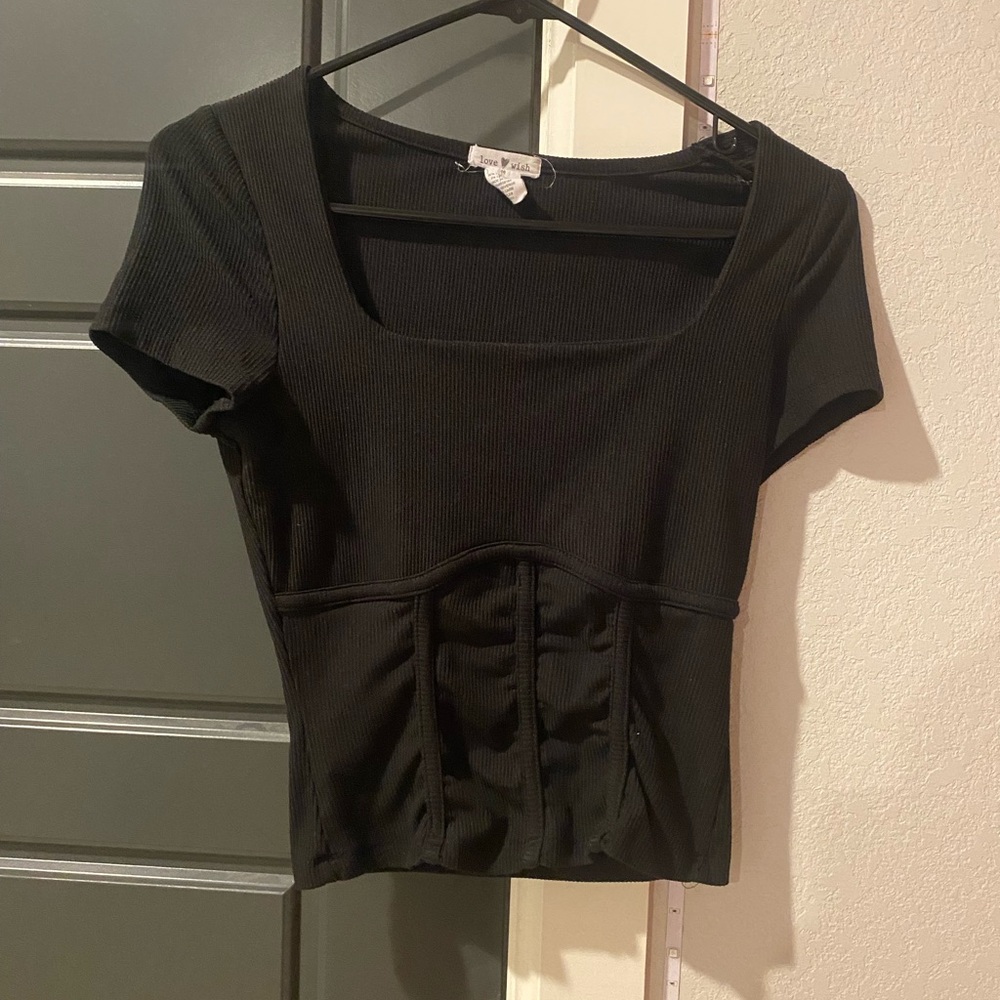 Fitted black top